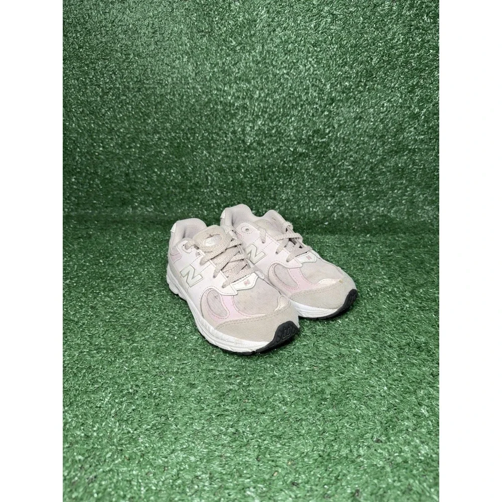 New Balance 2002R Toddler Size 9C Pink Walking Shoes Casual Comfort Sneakers